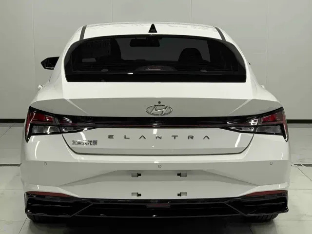 Hyundai Elantra — Фото автомобиля 5