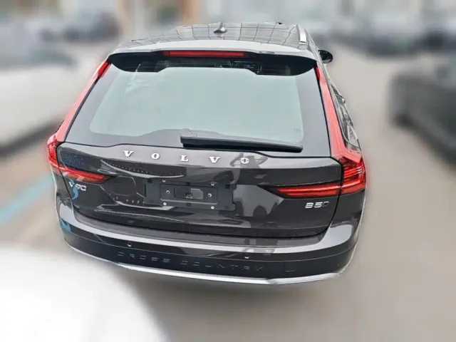 Volvo V90 — Фото автомобиля 7