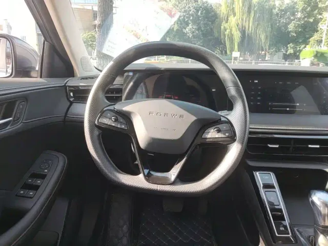 Roewe i5 — Фото автомобиля 10