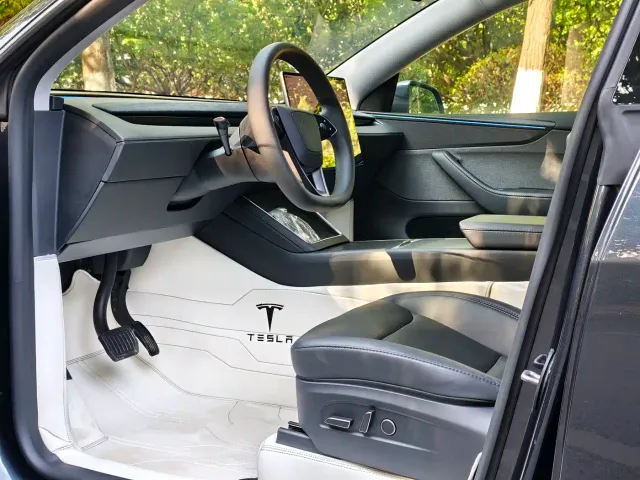Tesla Model Y — Фото автомобиля 4