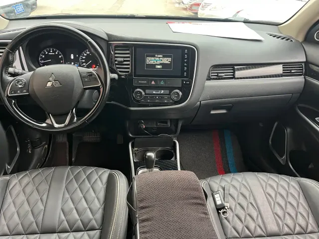 Mitsubishi Outlander — Фото автомобиля 12