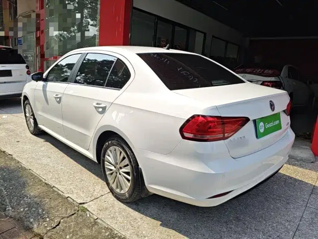 Volkswagen Lavida — Фото автомобиля 4