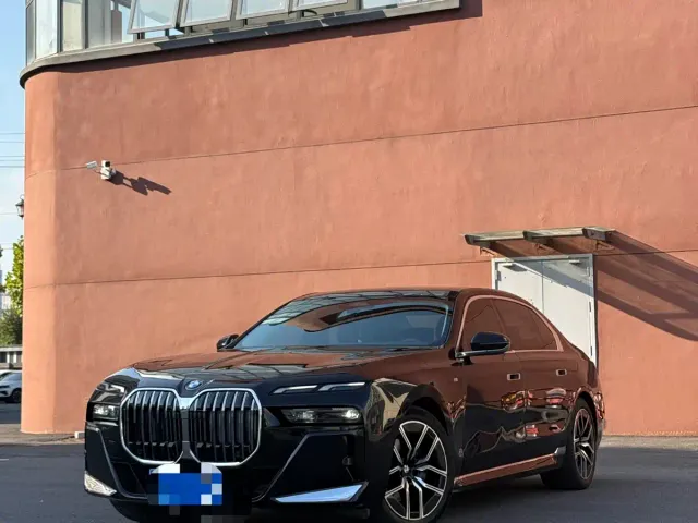 BMW 7 Series — Фото автомобиля 3
