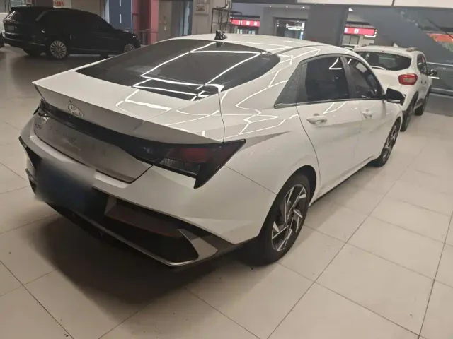 Hyundai Elantra — Фото автомобиля 9
