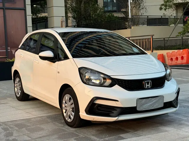 Honda Fit — Фото автомобиля 3