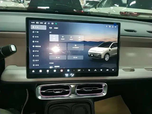 Leapmotor B10 — Фото автомобиля 12