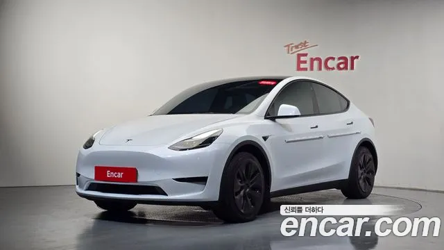Tesla Model Y — Фото автомобиля 10