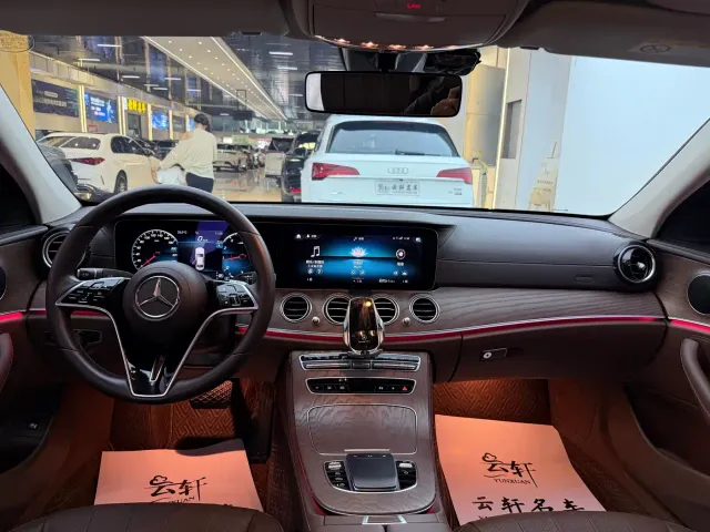 Mercedes-Benz E-Class — Фото автомобиля 12