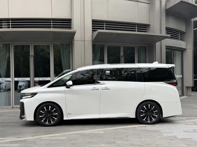 Toyota Vellfire — Фото автомобиля 4