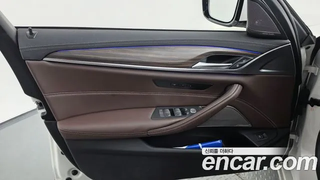 BMW 5 Series G30 — Фото автомобиля 13