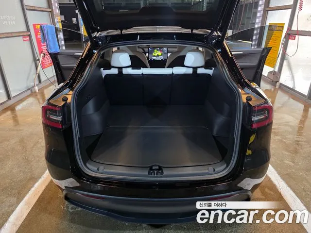 Tesla Model Y — Фото автомобиля 10
