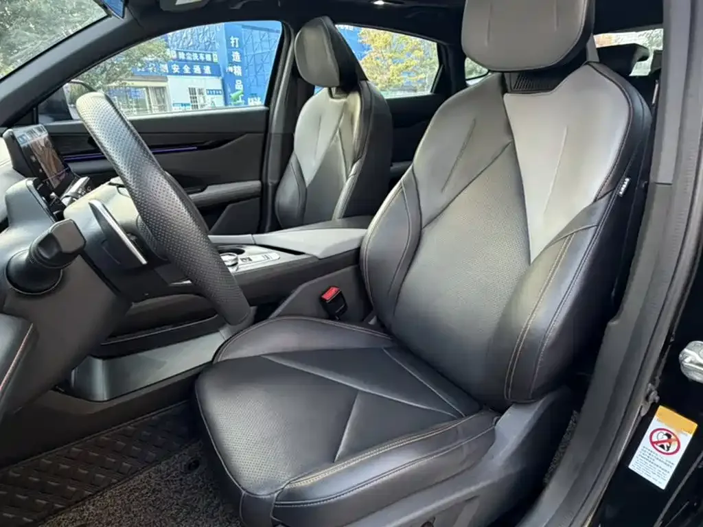 Changan Changan UNI-V 2022 1.5T Sport Edition — Фото автомобиля 16