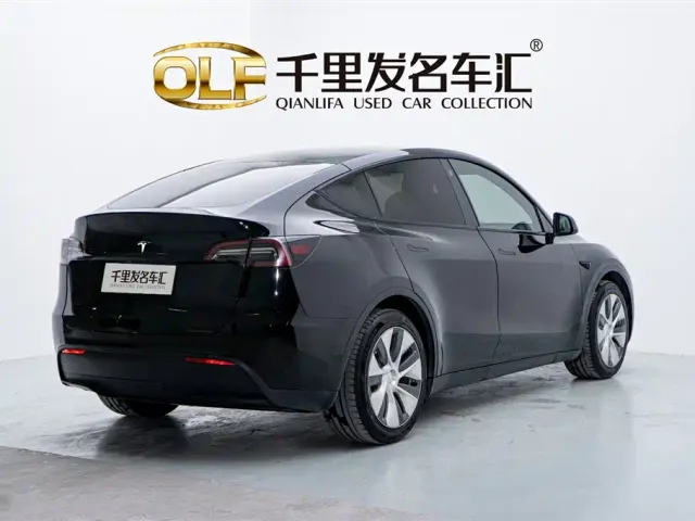 Tesla Model Y — Фото автомобиля 19
