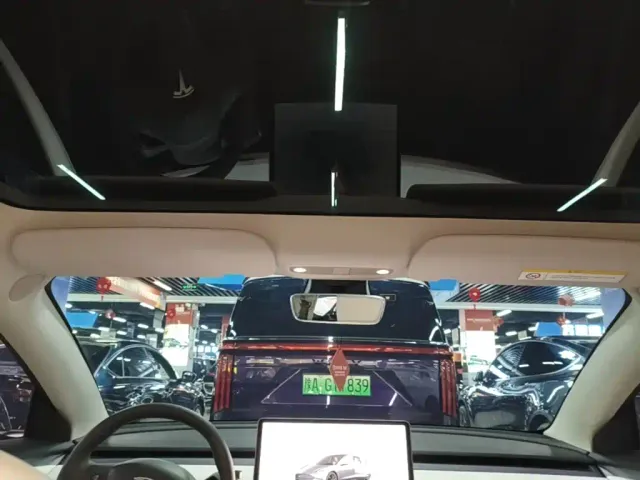 Tesla Model 3 — Фото автомобиля 17