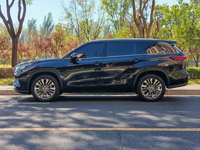 Toyota Highlander — Фото автомобиля 4