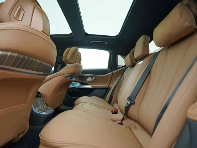Mercedes-Benz E-Class — Фото автомобиля 19