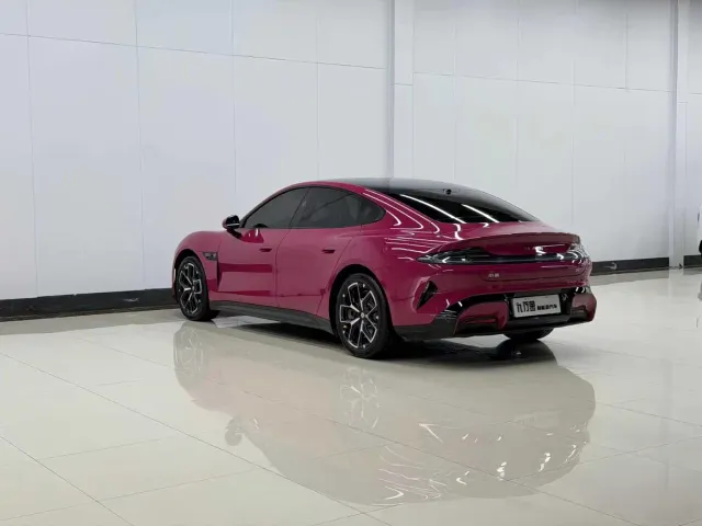 Xiaomi SU7 — Фото автомобиля 12