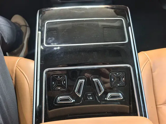 Audi A8 — Фото автомобиля 15