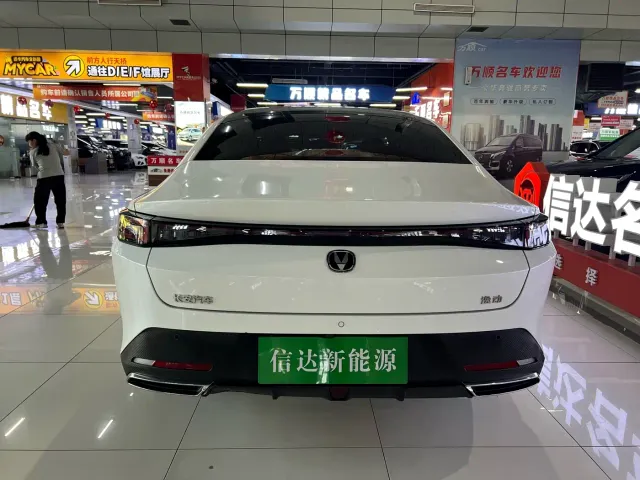Changan Eado — Фото автомобиля 19