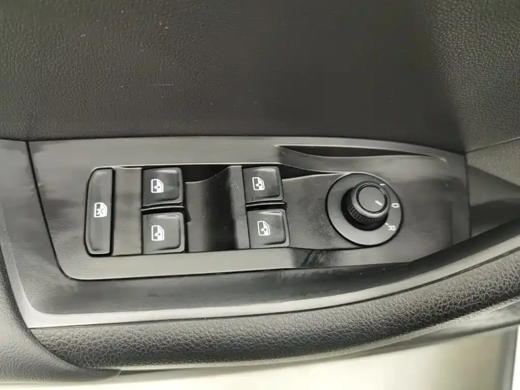 Škoda Kamiq 2024 Model 1.5L Automatic Comfort Edition — Фото автомобиля 9