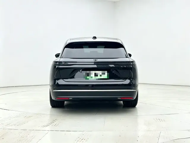 Nio ES8 — Фото автомобиля 9