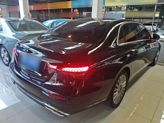 Mercedes-Benz E-Class — Фото автомобиля 6