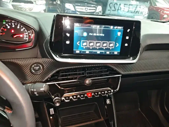 Peugeot 2008 — Фото автомобиля 12