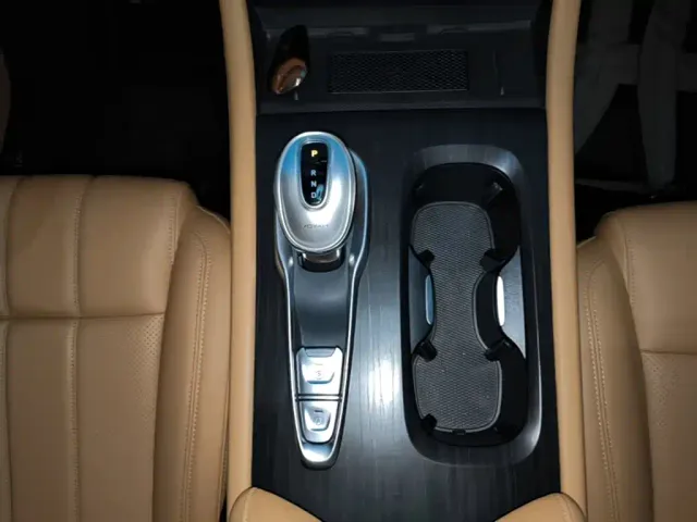 Voyah Auto Voyah Dreamer 2024 PHEV Ultra Long Range Premium Edition — Фото автомобиля 13