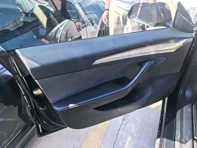 Tesla Model 3 — Фото автомобиля 8
