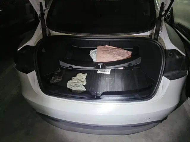 Tesla Model 3 — Фото автомобиля 5