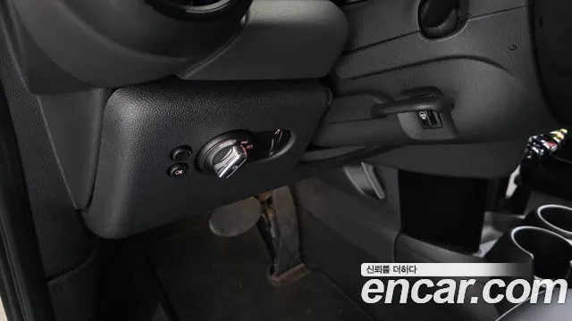 Mini Cooper Cooper 5 дверей Classic Launch Pack — Фото автомобиля 14
