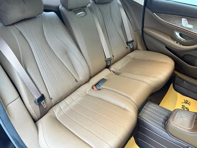 Mercedes-Benz E-Class — Фото автомобиля 12