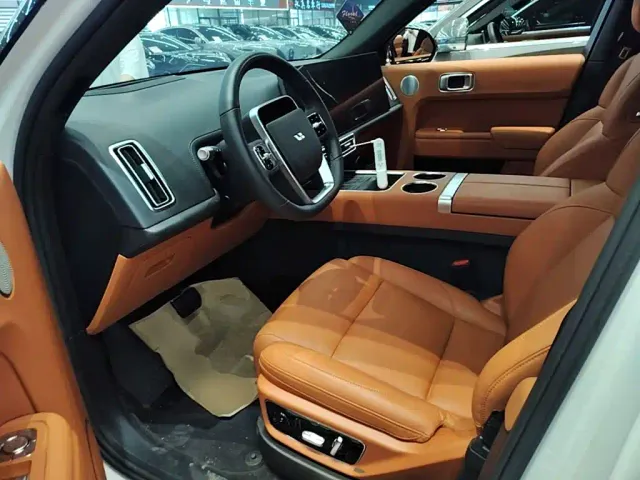 Li Auto L7 — Фото автомобиля 10