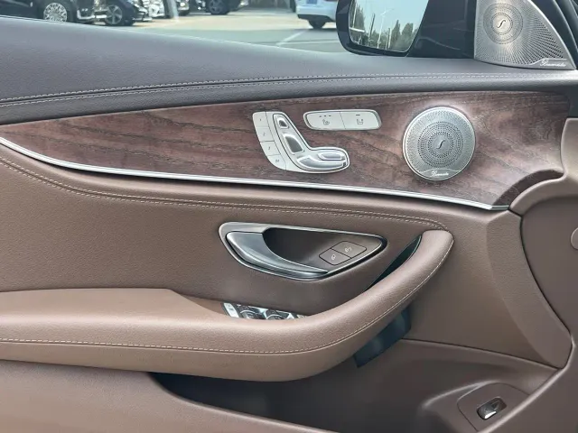 Mercedes-Benz E-Class — Фото автомобиля 16
