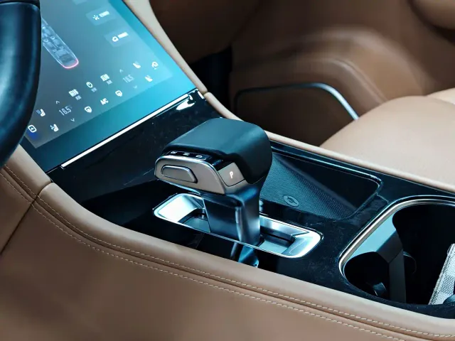 Li Auto ONE — Фото автомобиля 11