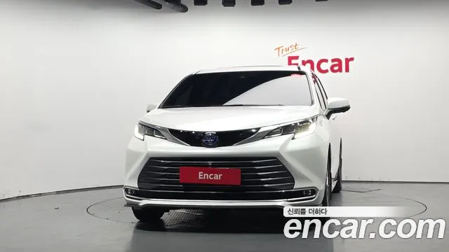Toyota Sienna — Фото автомобиля 2