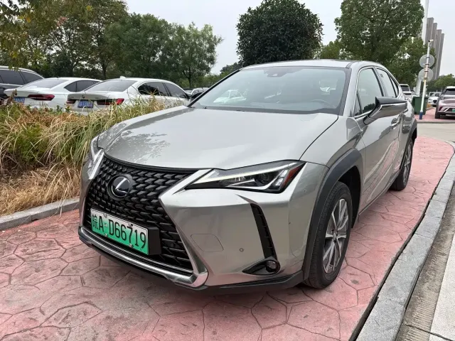 Фотография автомобиля — Lexus UX