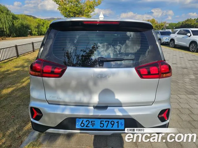 Kia Niro — Фото автомобиля 5