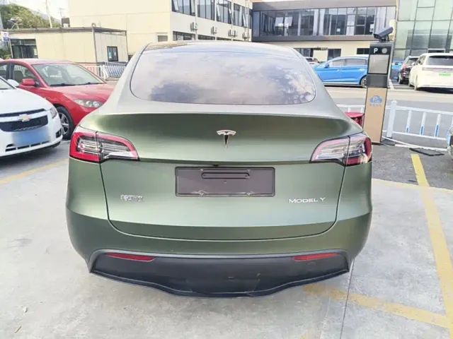 Tesla Model Y — Фото автомобиля 5