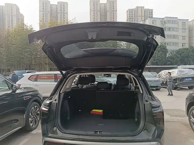 Hongqi HS3 PHEV — Фото автомобиля 18
