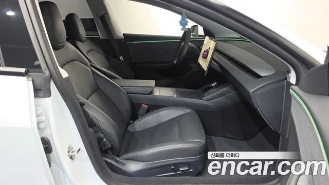 Tesla Model 3 — Фото автомобиля 15