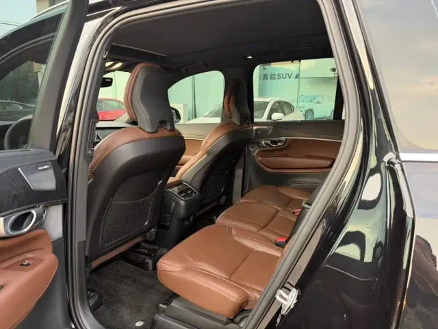 Volvo XC90 — Фото автомобиля 6