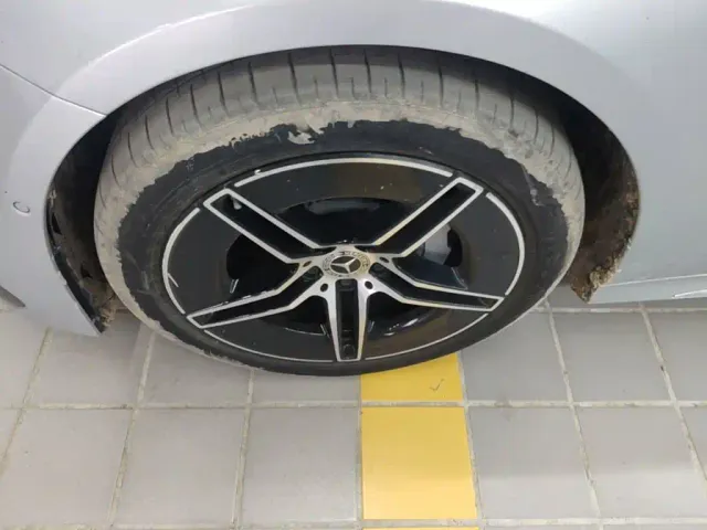 Mercedes-Benz E-Class — Фото автомобиля 24