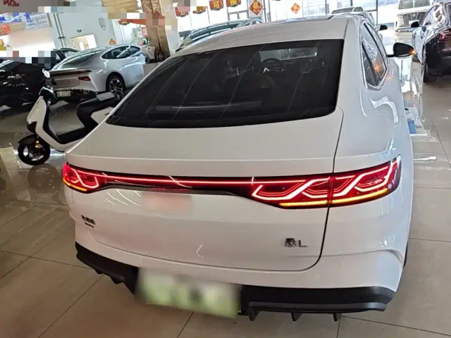 BYD Qin L — Фото автомобиля 5