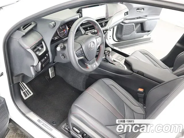 Lexus UX — Фото автомобиля 10