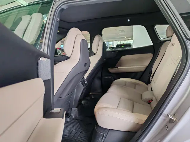 Volvo XC70 Plug-in Hybrid — Фото автомобиля 5