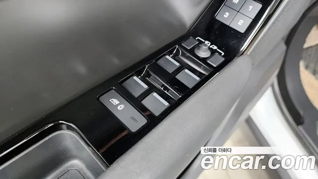 Land Rover Range Rover Velar Range Rover Velar 2.0 P250 Dynamic SE — Фото автомобиля 28