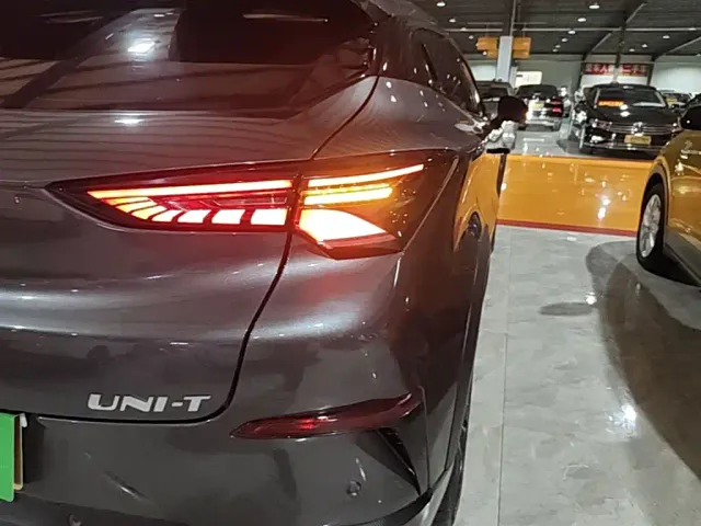 Changan UNI-T — Фото автомобиля 7