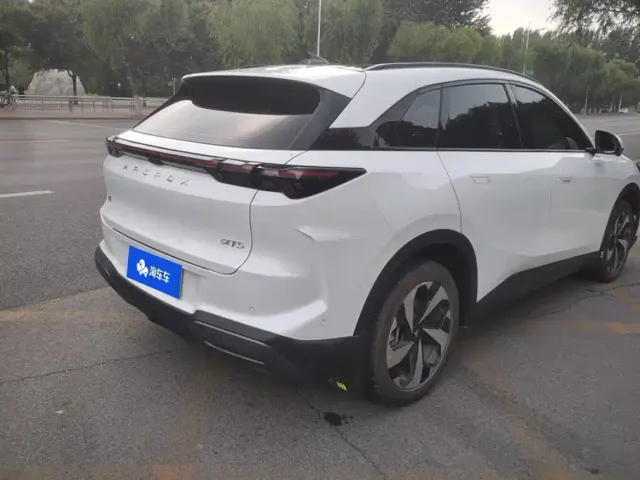 Arcfox Alpha T5 — Фото автомобиля 3