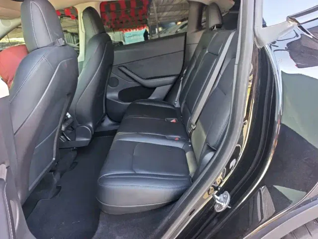 Tesla Model Y — Фото автомобиля 16